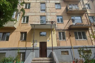 1/2 частка квартири № 19 (РНМ: 32590673) загальною площею 30.4 кв.м. (житлова площа 16,9 кв.м.), що розташована за адресою: Дніпропетровська область, місто Дніпро, проспект Олександра Поля, 76а