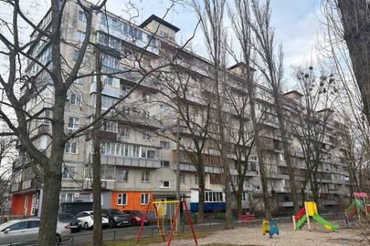  1/3 частка квартири, загальною площею: 59,9 кв.м., місцезнаходження: м.Київ, вул. Космонавта Поповича (колишня Волкова), буд. 16, кв. 120