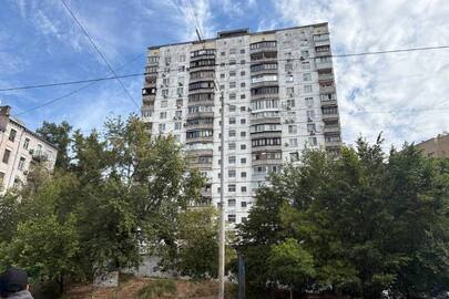 1/2 частка квартири, загальна площа: 68,5 кв.м., житлова площа: 43,7 кв.м., місцезнаходження: м.Київ, вул. Саксаганського, буд. 54/56, кв. 29
