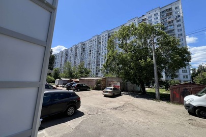 1/4 частка однокімнатної квартири, загальною площею 33,68 кв. м, за адресою: м. Київ, просп. Володимира Івасюка, будинок 27-А, квартира № 650