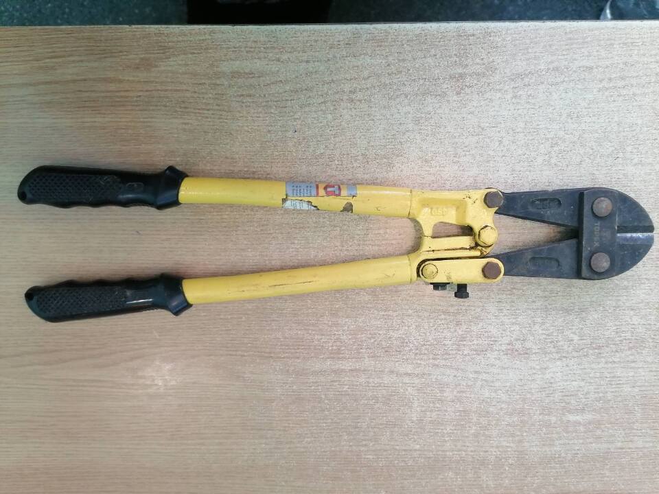 Ножиці для дроту з ручками чорного та жовтого кольору б/в