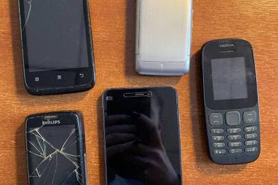 Мобільні телефони в кількості 5 штук бувші у використанні