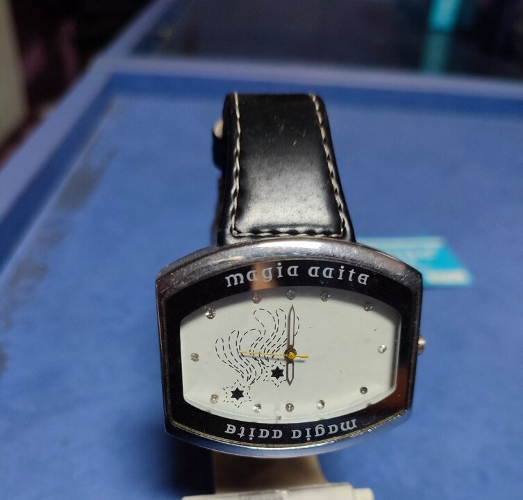 Годинник наручний з ремінцем чорного кольору з білим простроченням, марки CAITE, новий