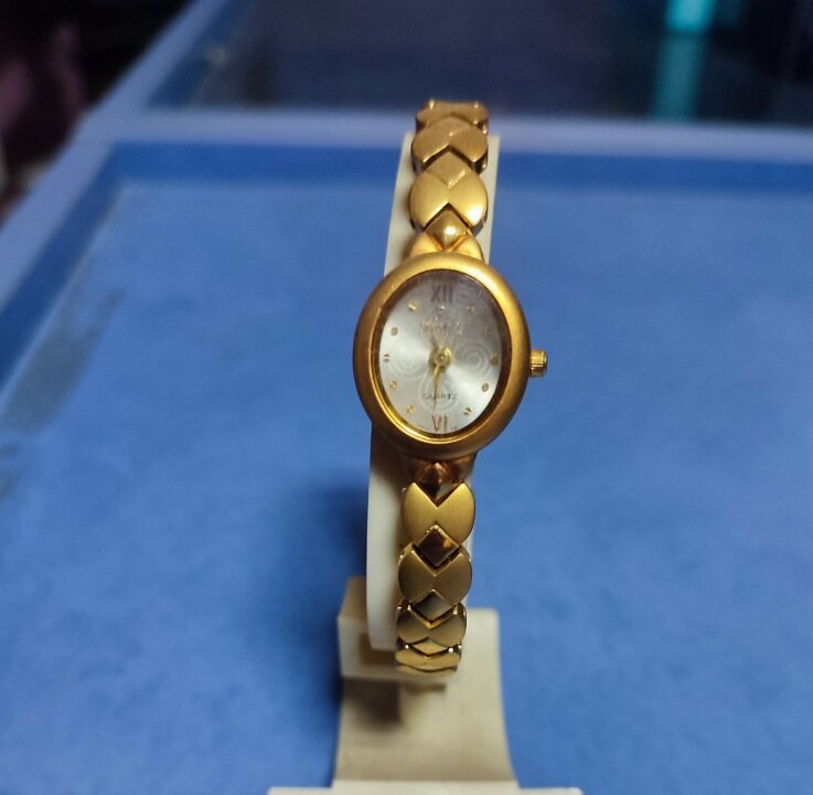 Годинник наручний жіночий з металевим ремінцем, новий