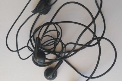 Навушники, марка Nokia, чорного кольору