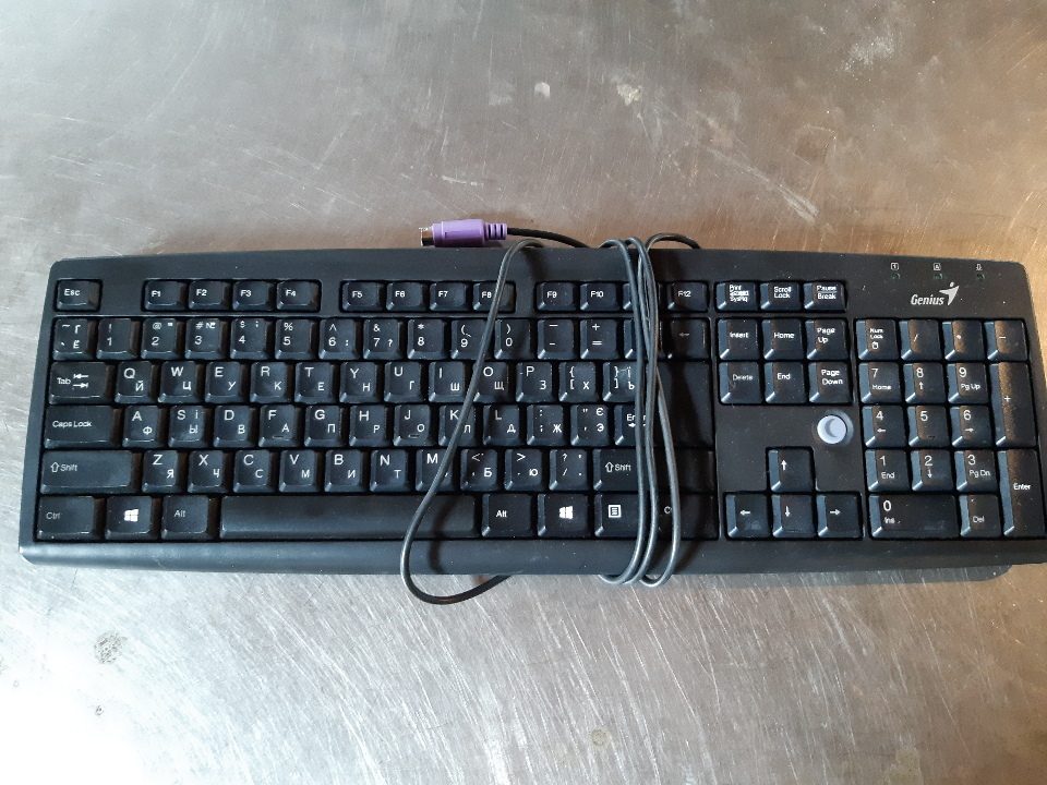 Клавіатура чорного кольору, марки Genius, с/н № WE3991018241, б/к