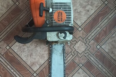 Конфісковане майно за рішенням суду: ланцюгова бензинова пила марки "STIHL", модель "MS290", б/в