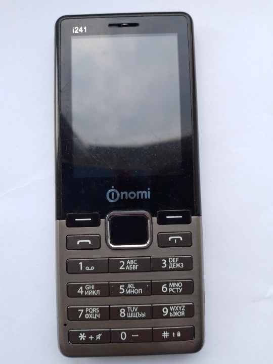 Мобільний телефон Nomi i241 сірого кольору, 1 шт, бувший у використанні