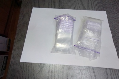 100 поліетиленових прозорих пакетиків із зіп-застібкою розмірами 7,5 см x 4 см, бувші у використанні