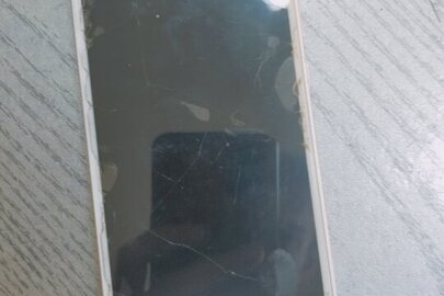 Конфісковане майно за рішенням суду: мобільний телефон марки «Xiaomi», білого кольору, бувший у використанні 