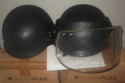 Захисні шоломи військового зразка із захисними сферами у кількості 6 шт.