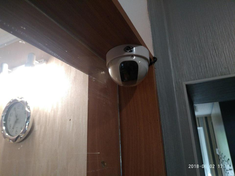 Комплект відеоспостереження - 1 шт., кондиціонер LG - 1 шт., годинник - 1шт. 