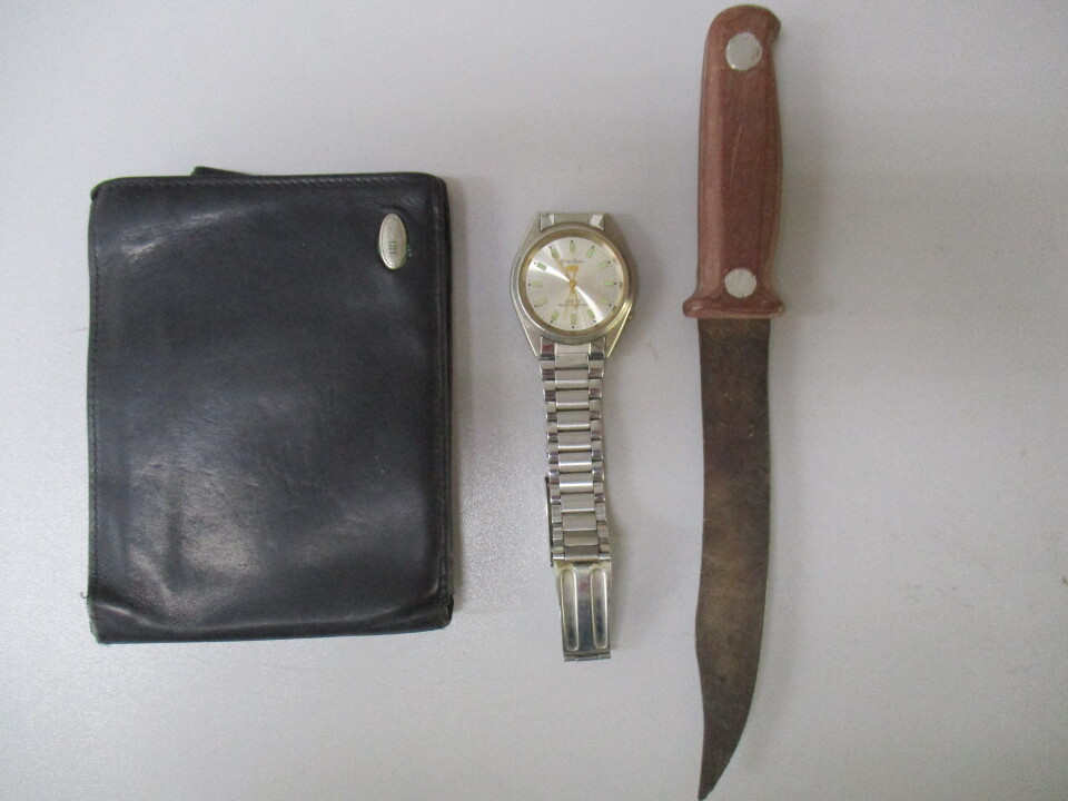 Рухоме майно у кількості 3 одиниці, а саме: портмоне, годинник наручний, ніж