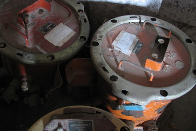 Підшипники ковзання та качення в асортименті, різноманітна контролююча апаратура і механізми та допоміжне обладнання, яке використовується у гірсько-шахтному обладнанні в кількості 69 позицій 