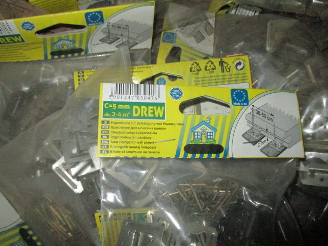 Кріплення для монтажу панелей “DREW” в кількості 1557 упаковок