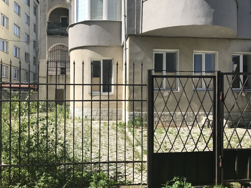 Предмет іпотеки. Нежитлове офісне та підвальне приміщення /літ. А-6/, загальною площею 457,7 кв. м, за адресою: Волинська обл., м.Луцьк, вул.Стрілецька, 21-а