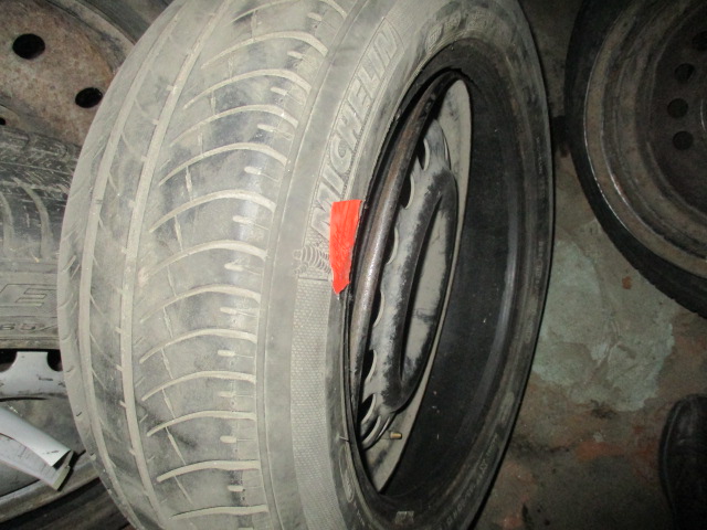 Колесо до автомобіля з маркуванням “MICHELIN” 185/60R, б/в