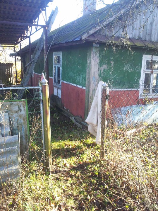 Іпотека. Житловий будинок /А-1/, з/п 39,5 кв. м з надвірними будівлями і спорудами та земельна ділянка, площею 0,2499 га, К/Н 0721885801:01:001:0384, за адресою: Волинська обл., Ківерцівський р-н, с.Прилуцьке, вул.Соборності, 73