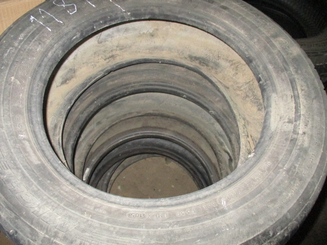Шини в кількості 7 шт., б/в