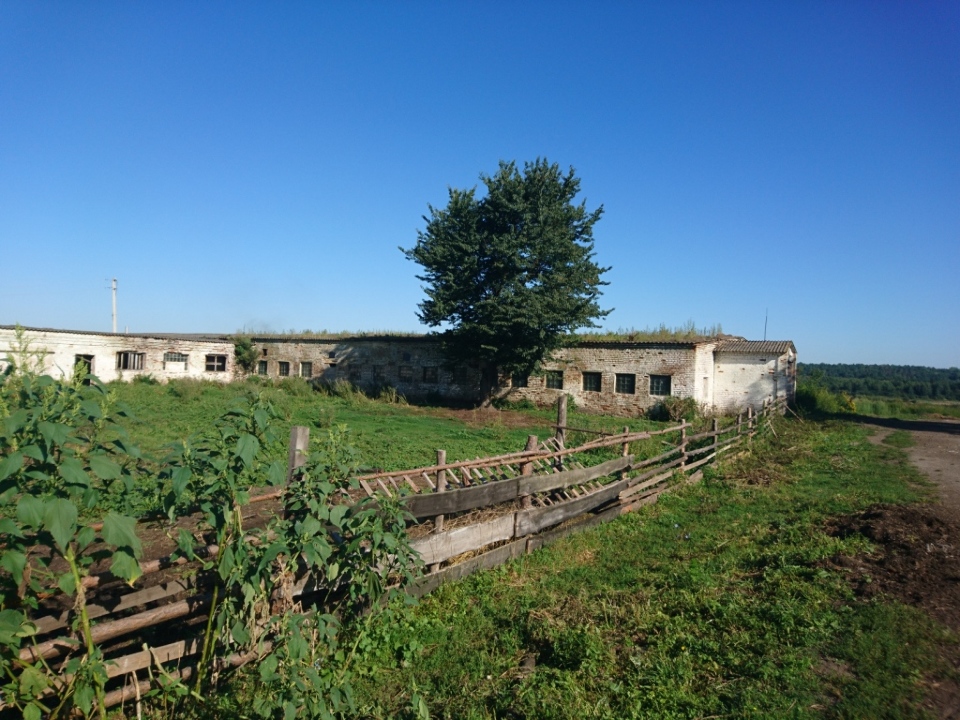 48/100 частини приміщення корівника /Літер А-1/,  загальною площею 1731,7 кв. м, за адресою: Волинська обл., Горохівський р-н, с.Галичани, вул.Весела, 21 