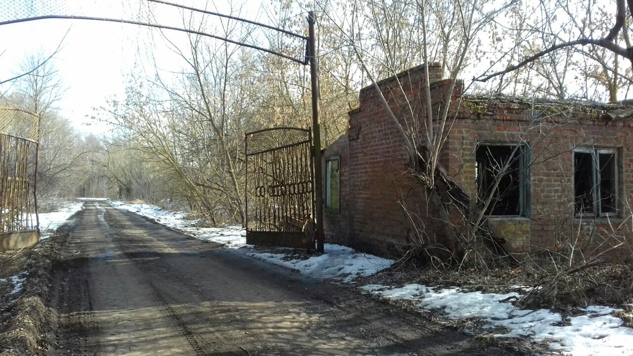 Будівлі: виробничий корпус, ферма, бункер, конюшня, адмінбудинок, склад №4, артсвердловина №1, артсвердловина №2, водонапірна башта, з/п 1970 м2, за адресою: Ківерцівський р-н, с.Журавичі, вул.Перемоги, 25а