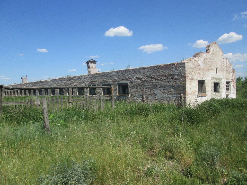 Предмет іпотеки. Свинарник цегляний /Ж-1/, загальною площею 812,4 кв. м, за адресою: Волинська обл., Ратнівський р-н, с.Видраниця, вул.Центральна, 1а