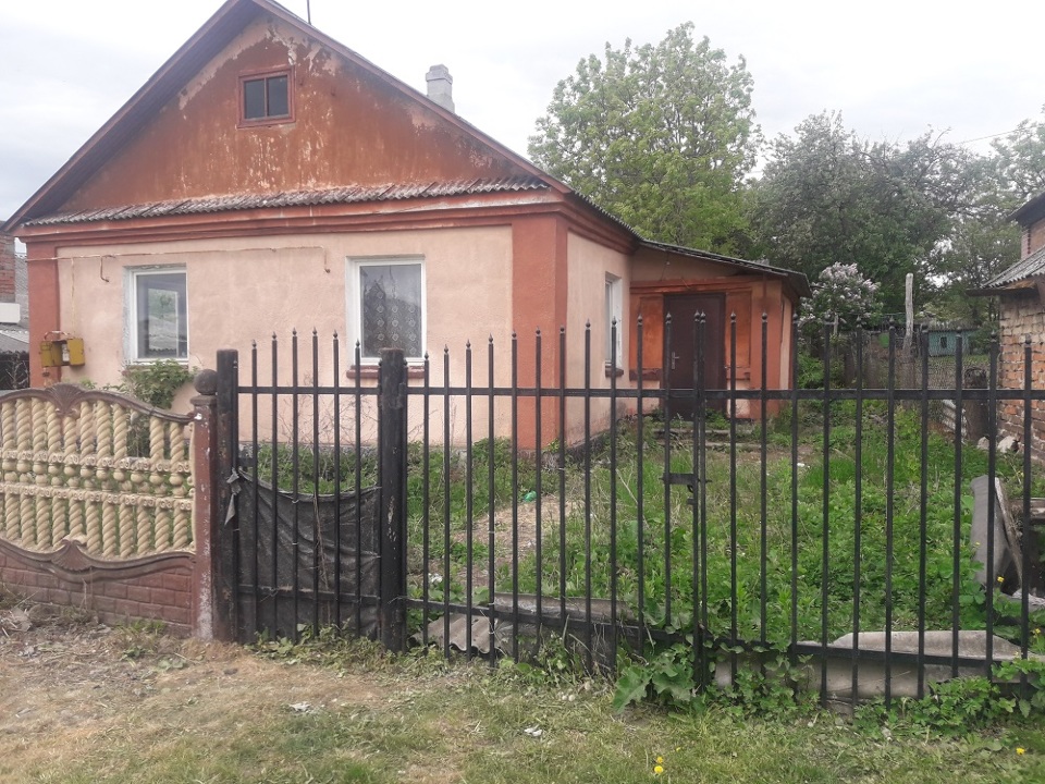 Предмет іпотеки. Житловий будинок /А-1/, загальною площею 62,4 кв. м з надвірними будівлями та спорудами, за адресою: Волинська обл., м.Нововолинськ, смт Благодатне, вул.Мічуріна, 33