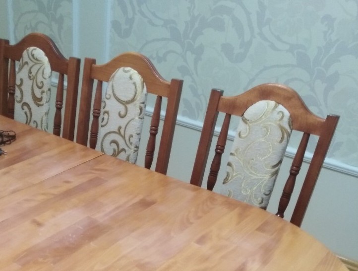 Стільці в кількості 8 шт., б/в
