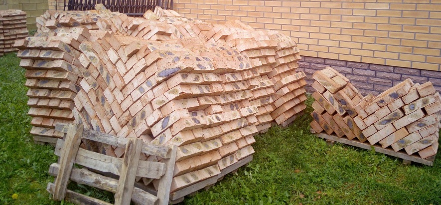 Цегла в кількості 1200 шт.  