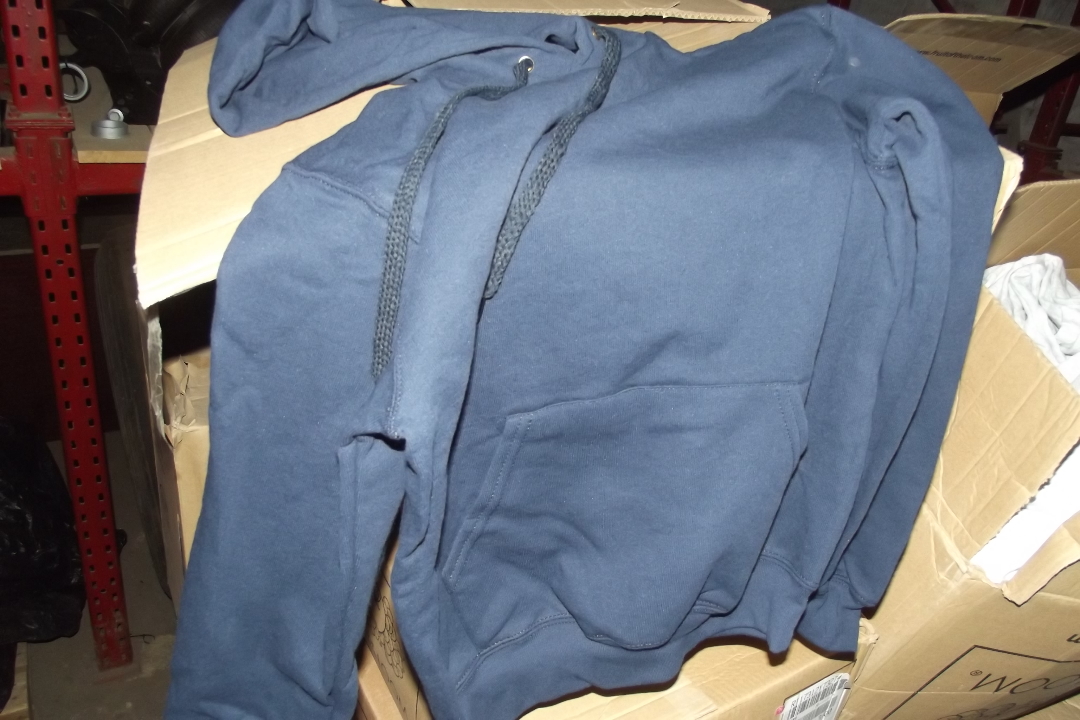 Джемпер (з капюшоном) в кількості 432 шт.