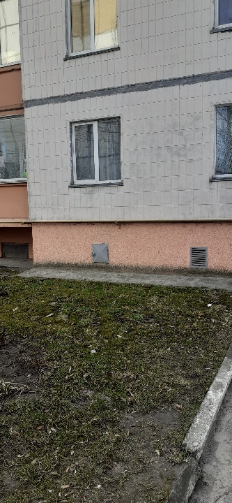 1/3 частина двокімнатної квартири, загальною площею 50,00 кв.м., житловою площею 29,3 кв.м., що розташована за адресою: Київська обл., м. Обухів, вул. Київська, буд. 64, кв. 118-А