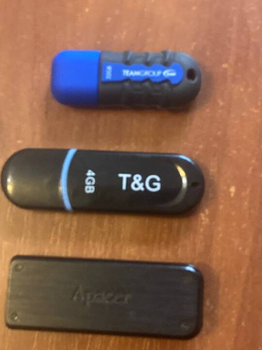 USB накопичувачі, в загальній кількості 3 шт., б/в