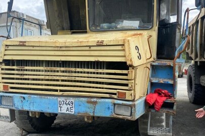 Автосамоскид кар'єрний марки БелАЗ, модель 75040В, рік випуску: 2006, жовтого кольору, VIN: Y3В7540ВА60023152, двигун: 0019204, номерний знак: ТО7449АЕ