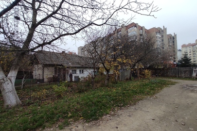 Житловий будинок з господарськими будівлями та спорудами, загальною площею 59 кв.м., та земельна ділянка кадастровий номер 2610100000:01:009:0077 площею 0.0919 га, за адресою: Івано-Франківська область, м. Івано-Франківськ, вул. Витвицького, 2
