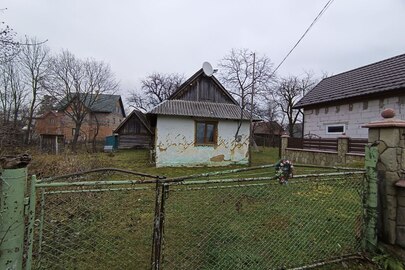 Житловий будинок з господарськими будівлями та спорудами, загальною площею 49,1 кв.м., житловою 22,7 кв.м., за адресою: Івано-Франківська обл., Надвірнянський р., с. Пасічна, вул. Стуса, 36