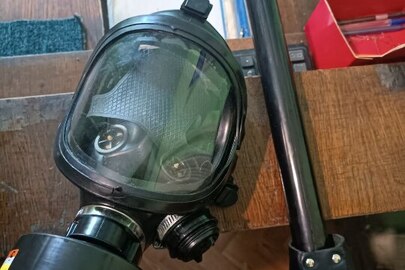 Комплект захисту, каска панорамна, бронежилет, маска з противогазом, захист колін та рук, кийки, кількість: 5 компл., б/в