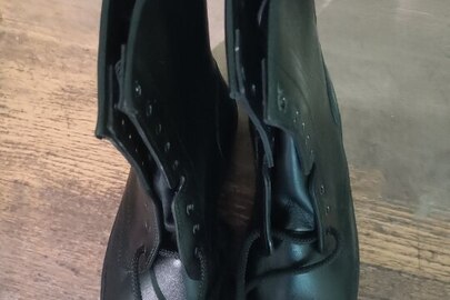 Чоботи чорного кольору, шкірозамінник, 28 пар, нові