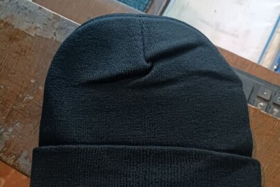 Шапка, чорного кольору, кількість 70 шт., нова