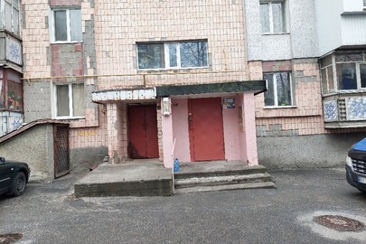 1/4 частка квартири загальною площєю  65.6 кв. м. що знаходиться за адресою: Хмельницька обл., м. Хмельницький, вул. Львівське шосе, 49, кв. 29