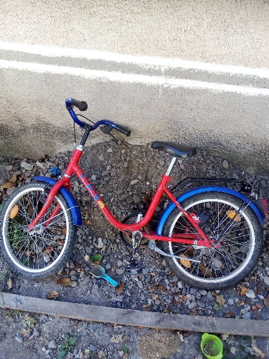 Велосипед topsy червоного кольору