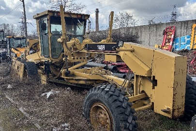 Автогрейдер CATERPILLAR 140H, державний реєстраційний номер – 18147АІ , номер двигуна/кузова/шасі – 6NC33495/CAT0140HE9TN01597, рік випуску - 2003