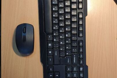 Бездротова клавіатура та компьтерна миша