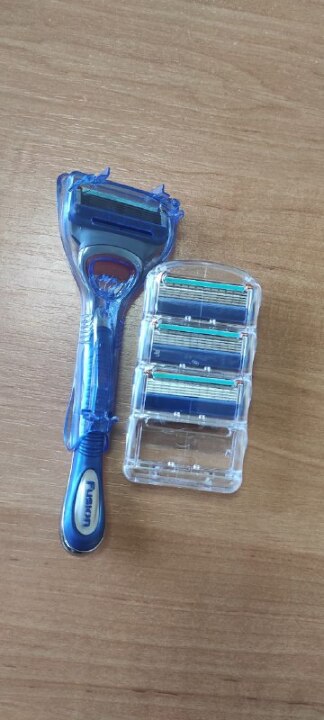 Станок для гоління з чотирма касетами Gillette