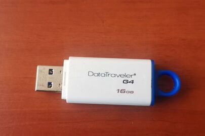 Флеш-пам'ять USB Kingston DataTraveler 16 Gb, б/в