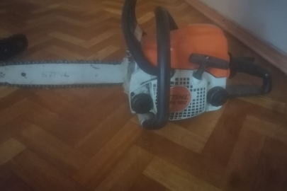 Ланцюгової бензопила марки "Stihl MS180 ", біло-помаранчевого кольору, 1шт, б/в