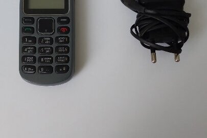 Мобільний телефон марки “Nokia 1280” та зарядний пристрій до нього, бувший у використанні