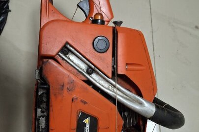 Конфісковане майно за рішенням суду: бензинова пилка оранжевого кольору, марки "Forte", б/в