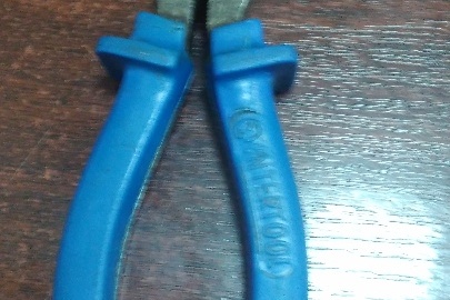 Пасатижі марки "Intertool" з прорезиновими ручками синього кольору 