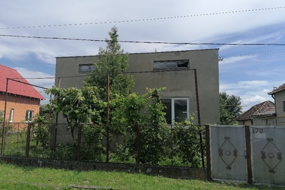 Іпотека. Домоволодіння, загальною площею 80,3 м. кв. з надвірними спорудами, розташоване за адресою: Закарпатська обл., Мукачівський р-н., с. Макарьово, вул. Духновича, 178