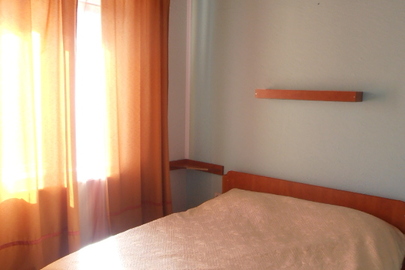 Двоспальні ліжка в комплекті з матрацом, бувші у використанні, в кількості 4 (чотири) шт.
